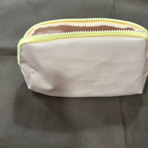 Marc Jacobs Fragrances Pink
Yellow Cosmetics Pouch Clutch
Bag NIB Bee Butterfly - Picture 6 of 8